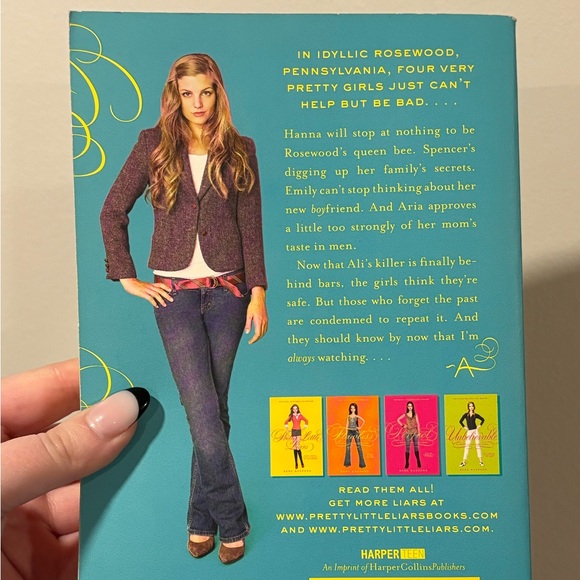 Pretty Little Liars “Wicked” Book - Picture 5 of 5